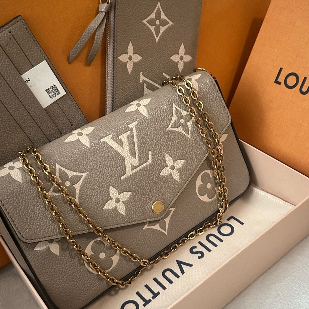 SOL🚫SOLD🚫Louis Vuitton Felicie🤎
I Can do a better price on my IG 
Ccboutique_7